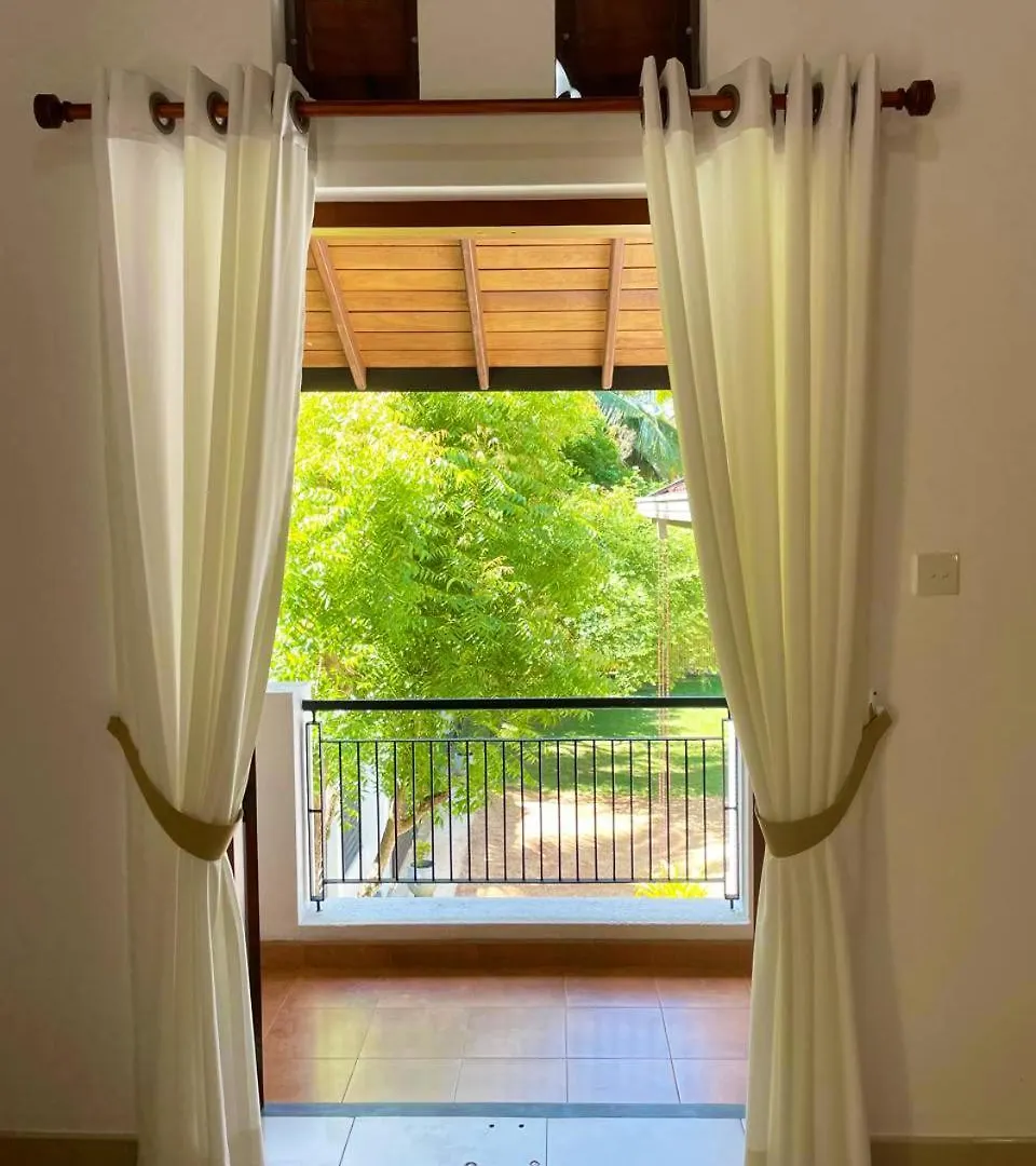 Cenreeza Airport Villa Negombo