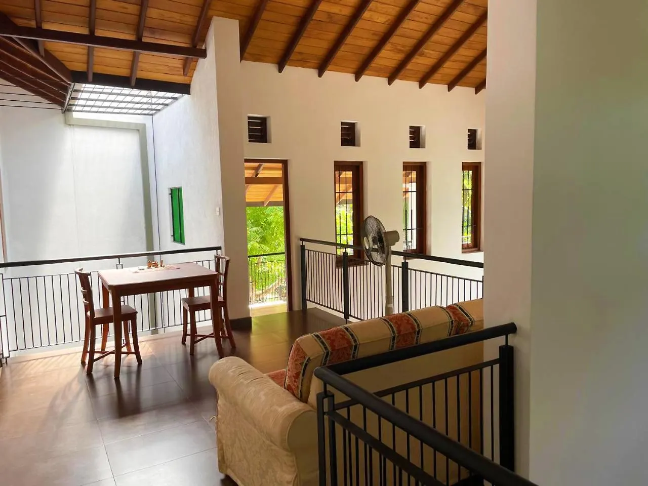 Cenreeza Airport Villa Negombo