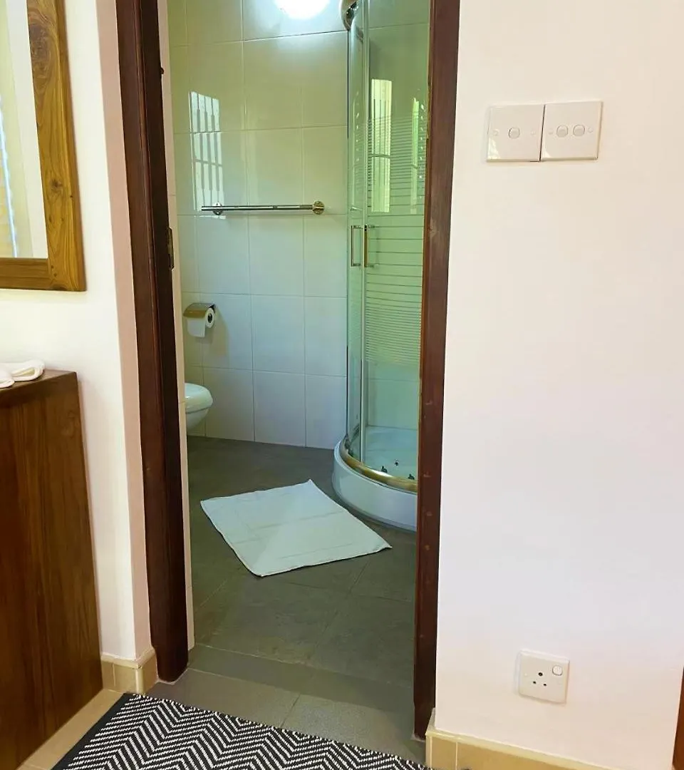 Cenreeza Airport Villa Negombo Bed & Breakfast