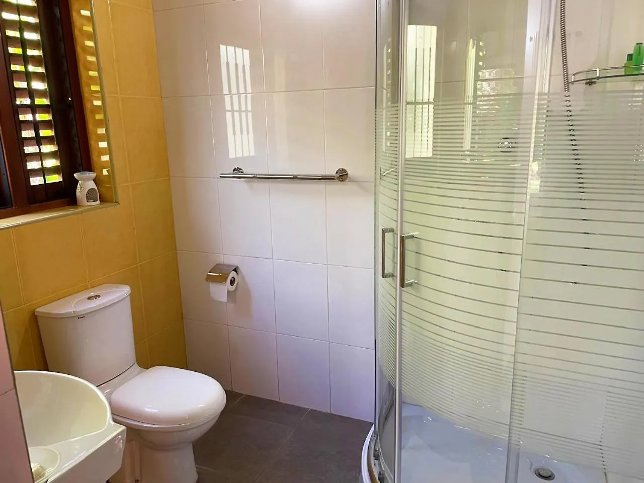 Bed & Breakfast Cenreeza Airport Villa Negombo Sri Lanka