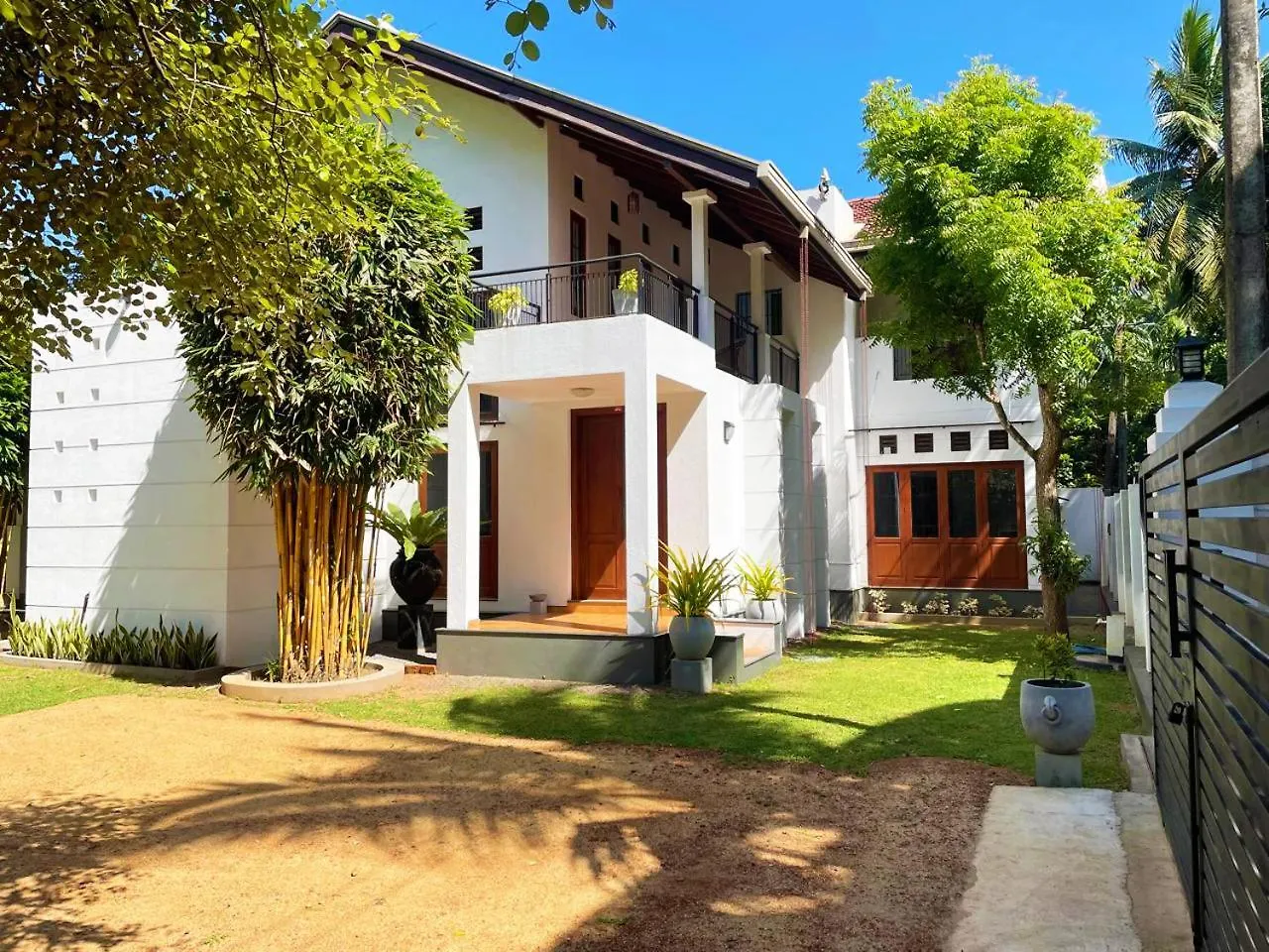 Cenreeza Airport Villa Negombo